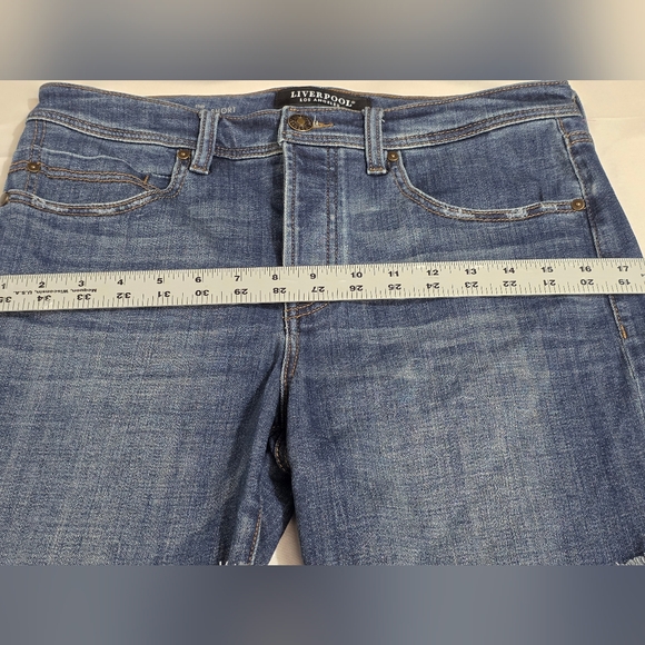 Liverpool Jeans Company The Keeper Boyfriend Frayed Denim Short Womens Size 8/29 - Picture 8 of 11